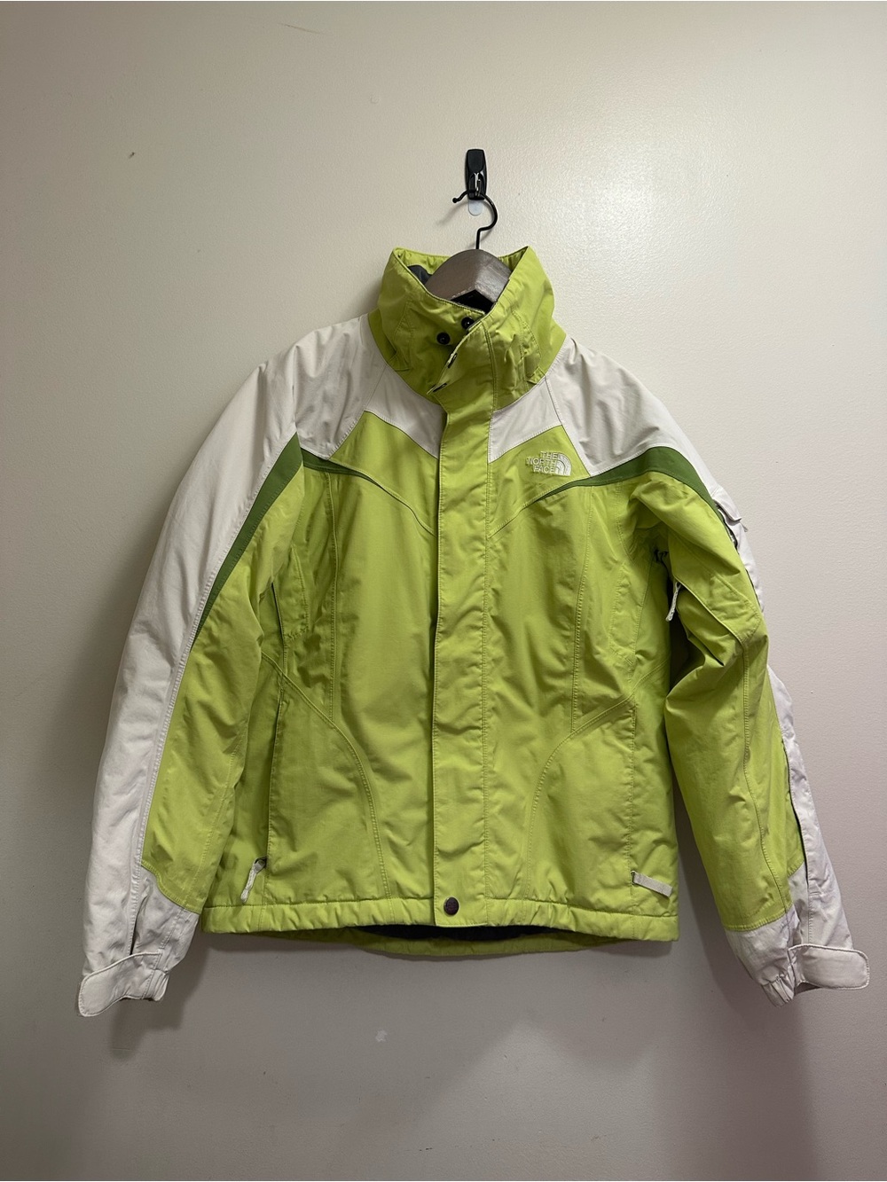 The North Face Women's Hyvent Lime and White
Ski Jacket Size XS